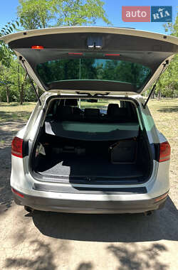 Внедорожник / Кроссовер Volkswagen Touareg 2011 в 