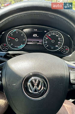 Внедорожник / Кроссовер Volkswagen Touareg 2011 в 