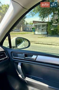Внедорожник / Кроссовер Volkswagen Touareg 2011 в 