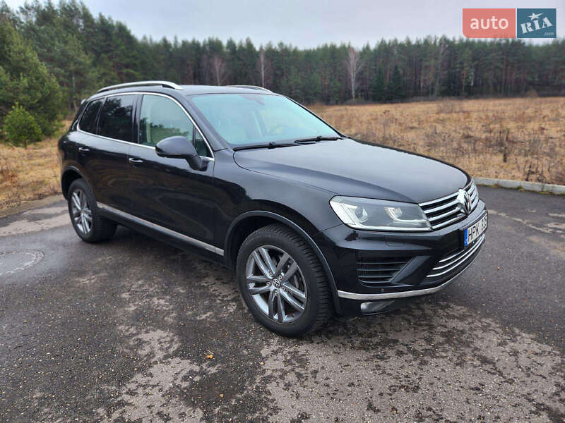 Внедорожник / Кроссовер Volkswagen Touareg 2015 в Тернополе