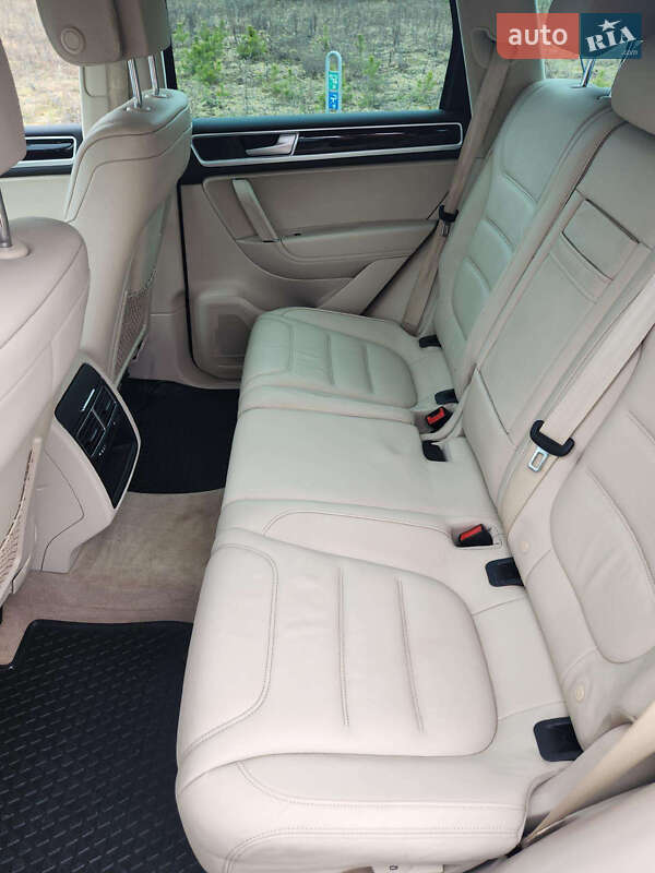 Внедорожник / Кроссовер Volkswagen Touareg 2015 в Тернополе