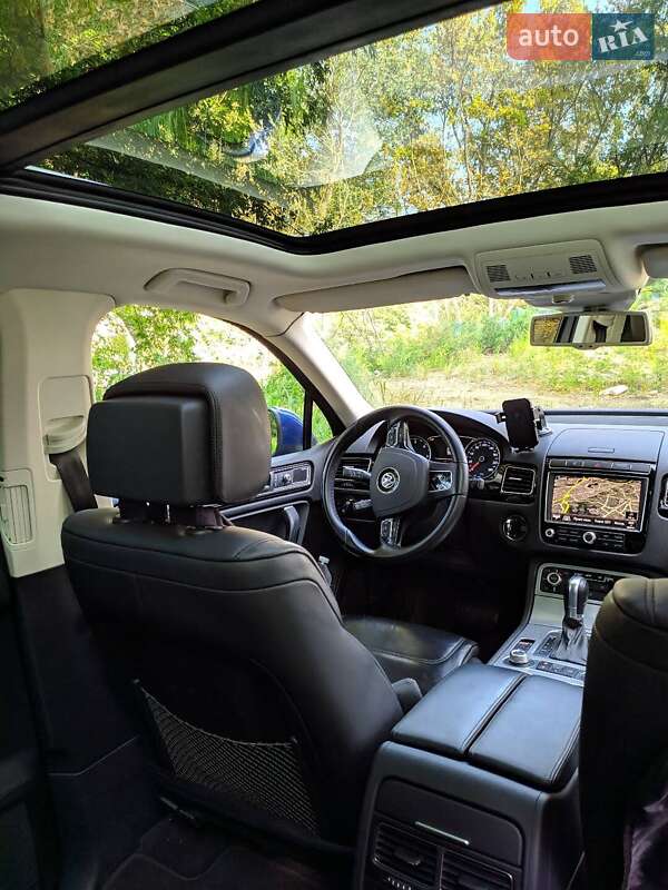 Внедорожник / Кроссовер Volkswagen Touareg 2016 в Киеве