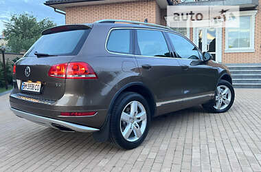 Позашляховик / Кросовер Volkswagen Touareg 2012 в Сумах