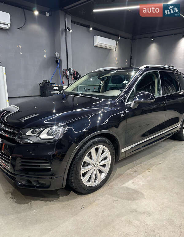 Внедорожник / Кроссовер Volkswagen Touareg 2013 в 