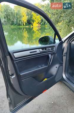 Позашляховик / Кросовер Volkswagen Touareg 2013 в 