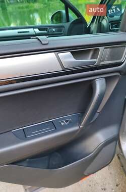 Позашляховик / Кросовер Volkswagen Touareg 2013 в 