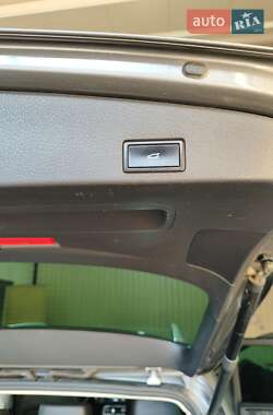 Позашляховик / Кросовер Volkswagen Touareg 2013 в 