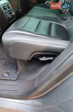 Позашляховик / Кросовер Volkswagen Touareg 2013 в 