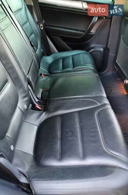 Позашляховик / Кросовер Volkswagen Touareg 2013 в 