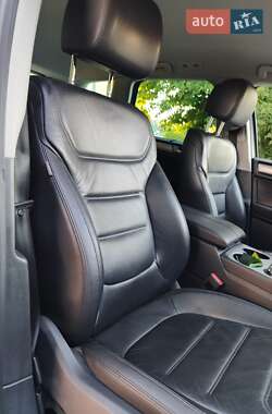 Позашляховик / Кросовер Volkswagen Touareg 2013 в 