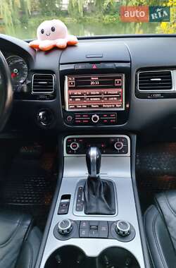 Позашляховик / Кросовер Volkswagen Touareg 2013 в 