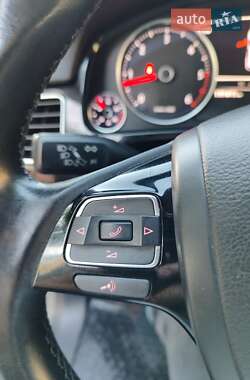 Позашляховик / Кросовер Volkswagen Touareg 2013 в 