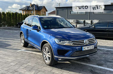 Позашляховик / Кросовер Volkswagen Touareg 2015 в Луцьку