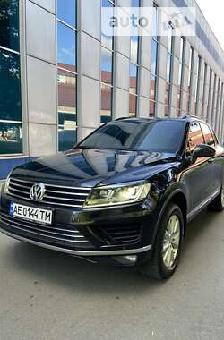 Внедорожник / Кроссовер Volkswagen Touareg 2015 в Кривом Роге