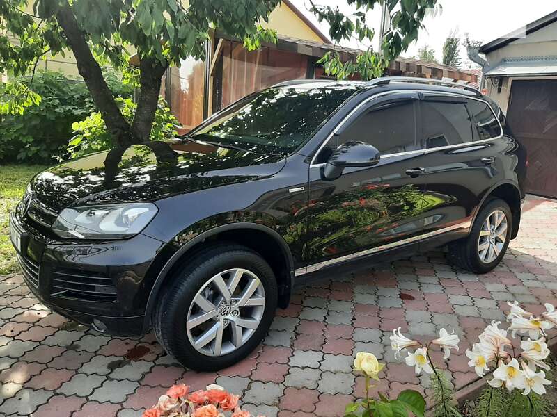 Позашляховик / Кросовер Volkswagen Touareg 2013 в Хмельницькому