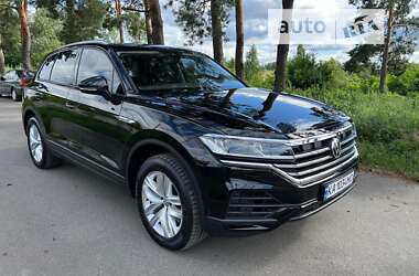 Позашляховик / Кросовер Volkswagen Touareg 2018 в Києві