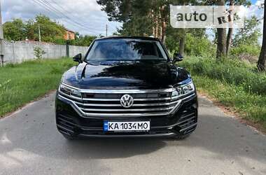 Позашляховик / Кросовер Volkswagen Touareg 2018 в Києві