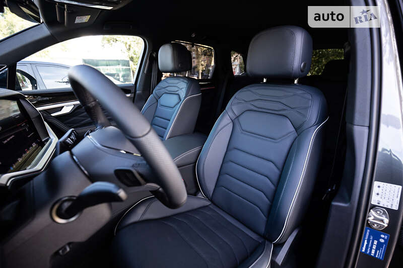 Позашляховик / Кросовер Volkswagen Touareg 2024 в Києві