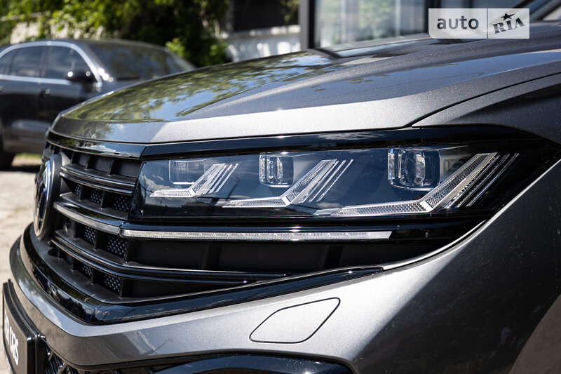Позашляховик / Кросовер Volkswagen Touareg 2024 в Києві