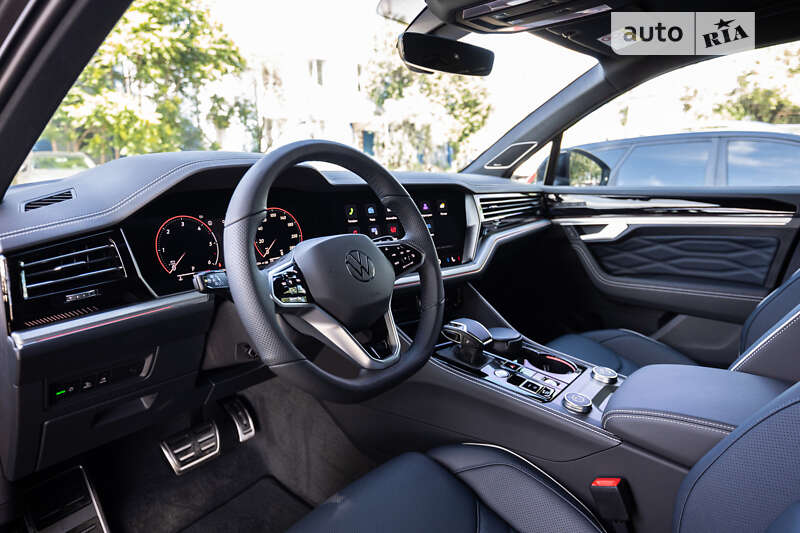 Позашляховик / Кросовер Volkswagen Touareg 2024 в Києві