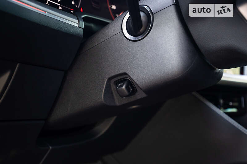 Позашляховик / Кросовер Volkswagen Touareg 2024 в Києві