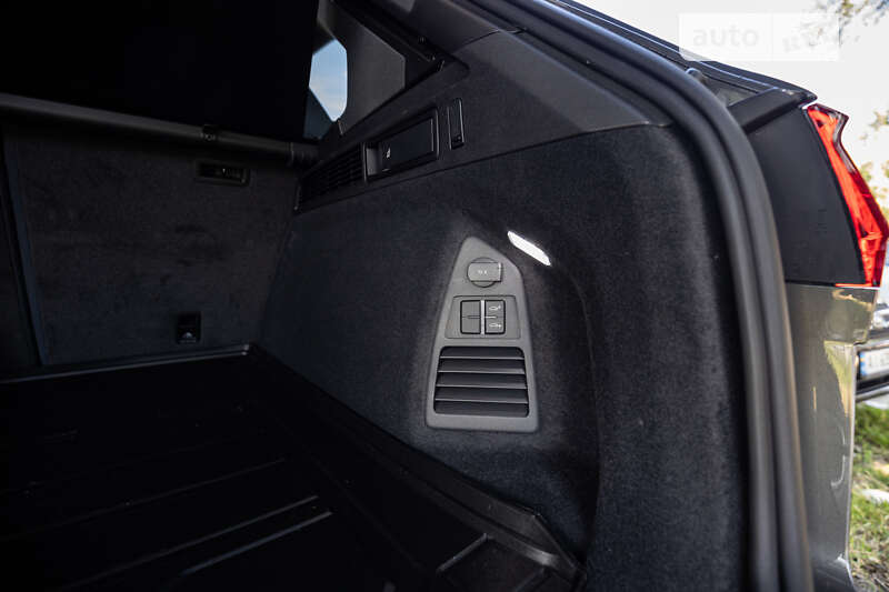 Позашляховик / Кросовер Volkswagen Touareg 2024 в Києві