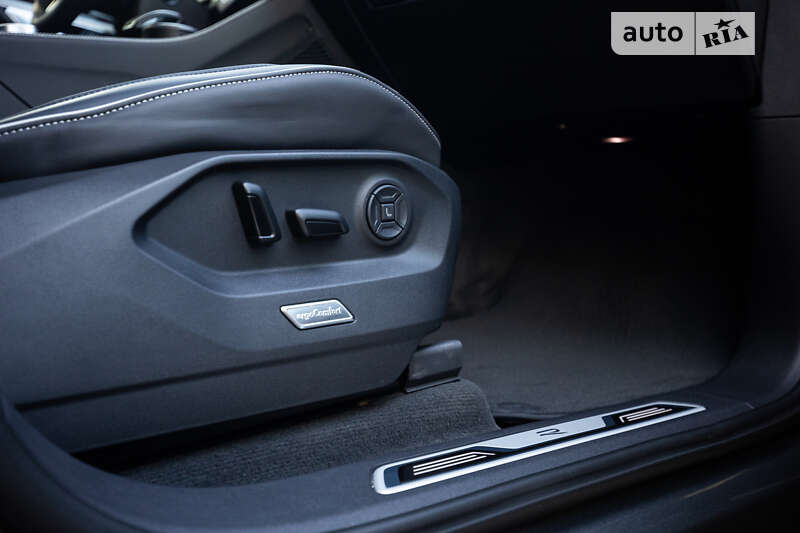 Позашляховик / Кросовер Volkswagen Touareg 2024 в Києві