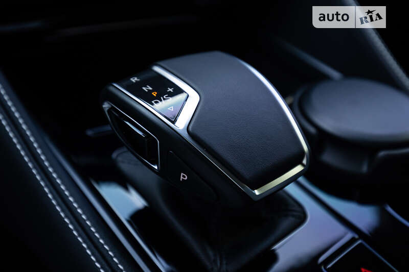 Позашляховик / Кросовер Volkswagen Touareg 2024 в Києві