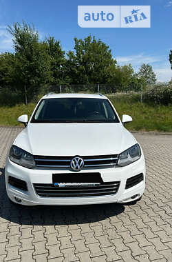 Внедорожник / Кроссовер Volkswagen Touareg 2012 в Киеве