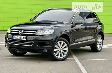 Внедорожник / Кроссовер Volkswagen Touareg 2013 в Киеве