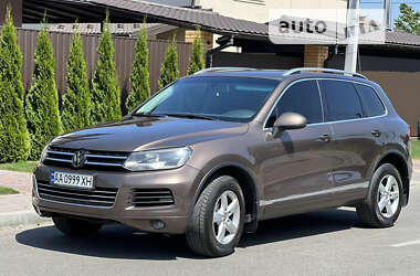 Позашляховик / Кросовер Volkswagen Touareg 2011 в Києві