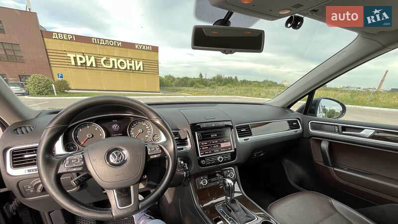 Внедорожник / Кроссовер Volkswagen Touareg 2013 в Львове