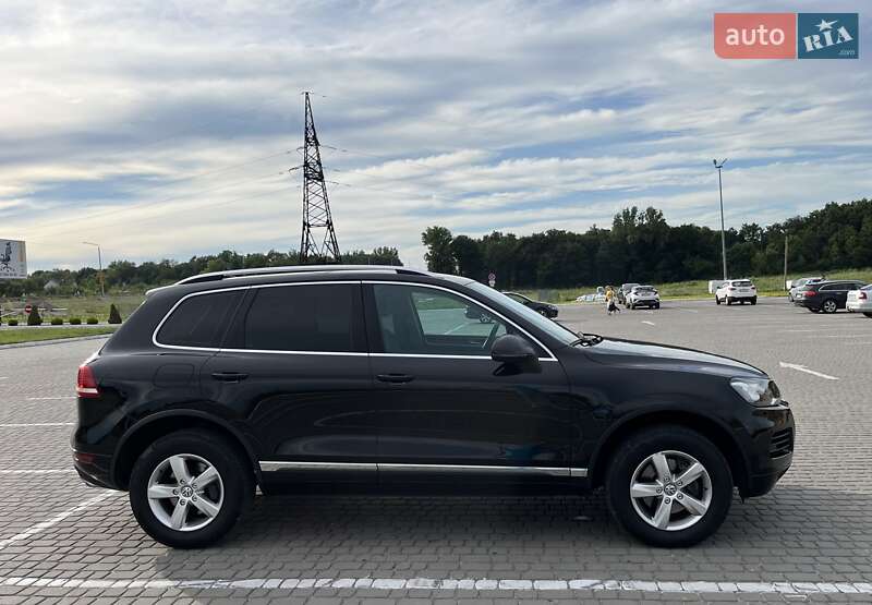 Внедорожник / Кроссовер Volkswagen Touareg 2013 в Львове