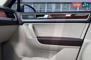 Внедорожник / Кроссовер Volkswagen Touareg 2010 в 