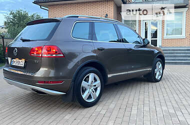 Внедорожник / Кроссовер Volkswagen Touareg 2012 в Сумах