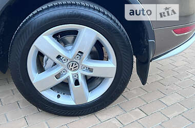 Внедорожник / Кроссовер Volkswagen Touareg 2012 в Сумах