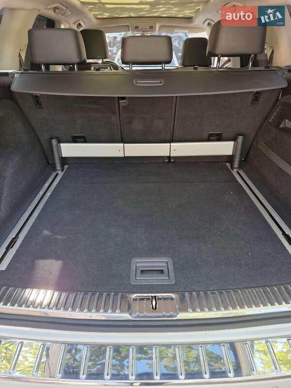 Позашляховик / Кросовер Volkswagen Touareg 2015 в Іршаві