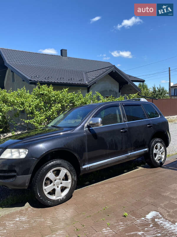 Внедорожник / Кроссовер Volkswagen Touareg 2003 в Ужгороде