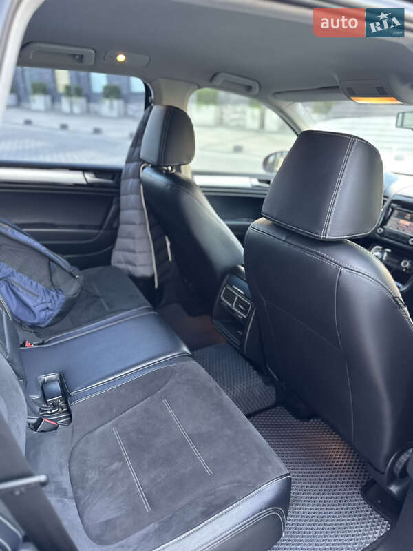 Внедорожник / Кроссовер Volkswagen Touareg 2011 в Львове