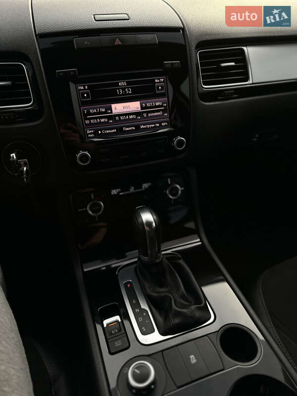 Внедорожник / Кроссовер Volkswagen Touareg 2011 в Львове