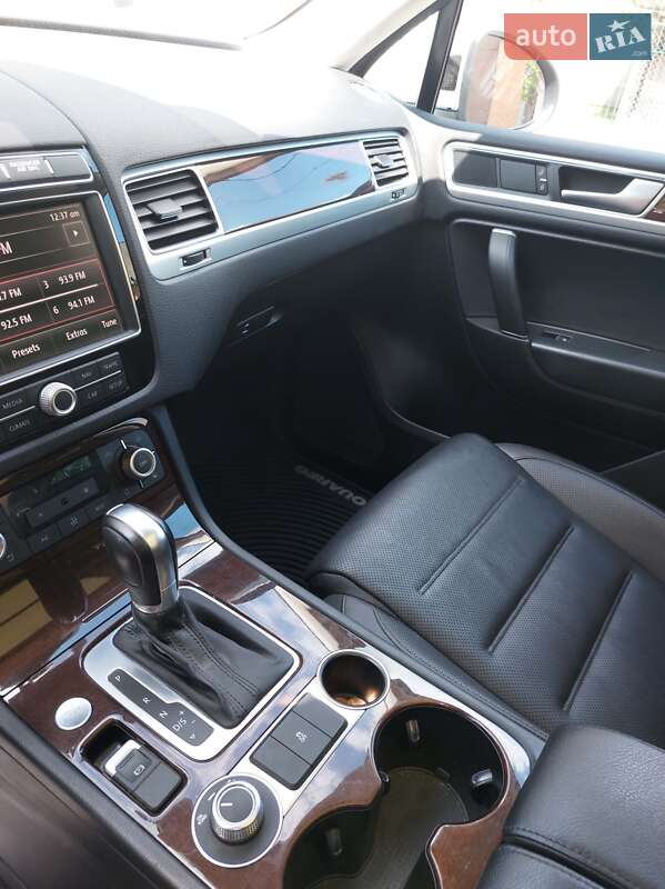 Позашляховик / Кросовер Volkswagen Touareg 2015 в Полтаві