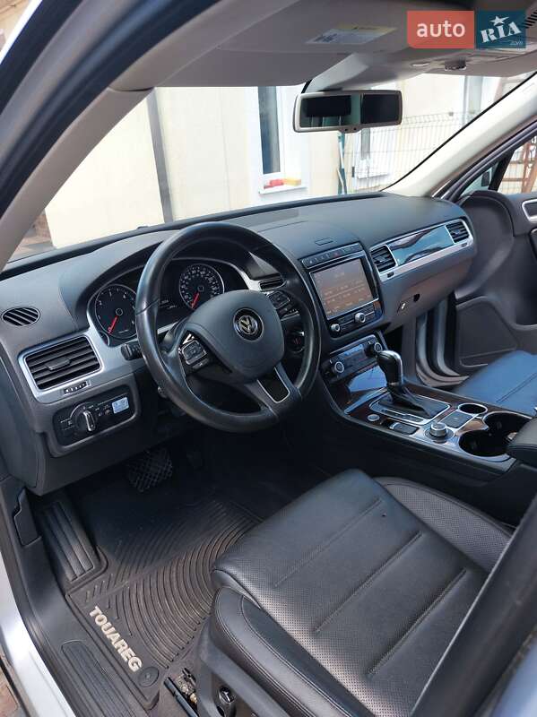 Позашляховик / Кросовер Volkswagen Touareg 2015 в Полтаві