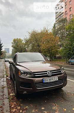 Внедорожник / Кроссовер Volkswagen Touareg 2011 в Киеве