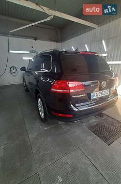 Внедорожник / Кроссовер Volkswagen Touareg 2012 в Киеве