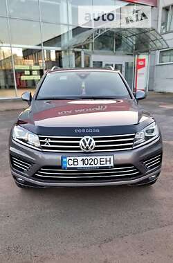 Внедорожник / Кроссовер Volkswagen Touareg 2016 в Киеве