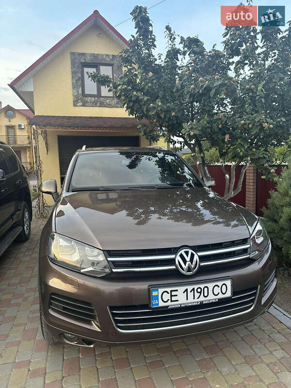 Позашляховик / Кросовер Volkswagen Touareg 2014 в Чернівцях