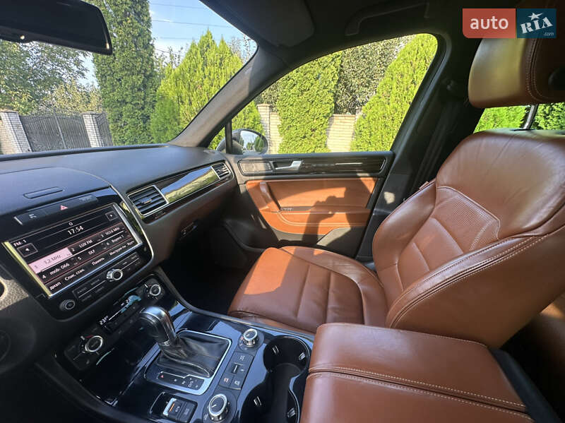 Позашляховик / Кросовер Volkswagen Touareg 2014 в Чернівцях