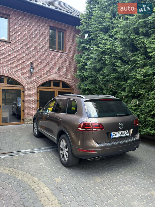 Позашляховик / Кросовер Volkswagen Touareg 2014 в Чернівцях