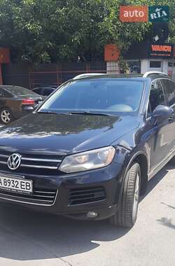 Внедорожник / Кроссовер Volkswagen Touareg 2012 в Киеве