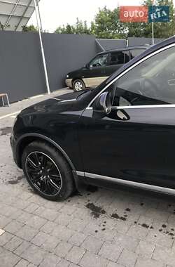 Внедорожник / Кроссовер Volkswagen Touareg 2012 в 